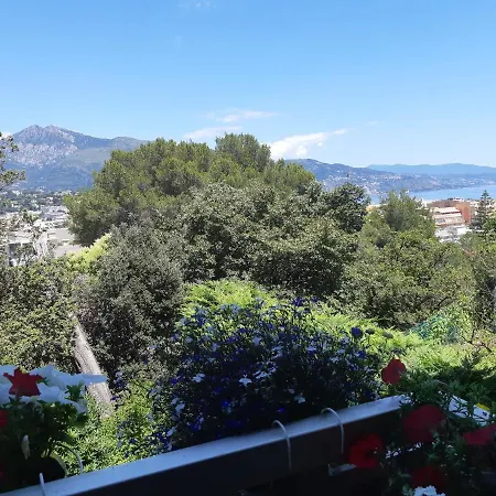 Apartment Climatisee, Belle Vue, 5min De La Plage.