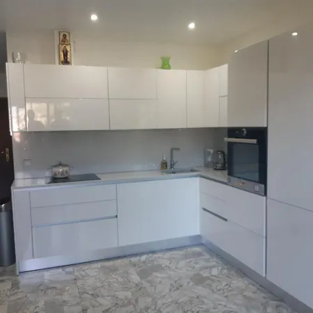 Climatisee, Belle Vue, 5min De La Plage. *