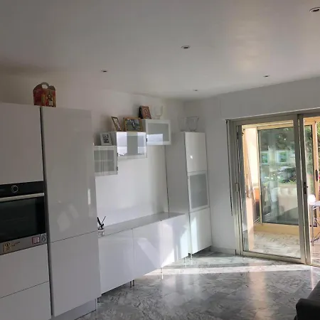 Apartman Climatisee, Belle Vue, 5min De La Plage. *